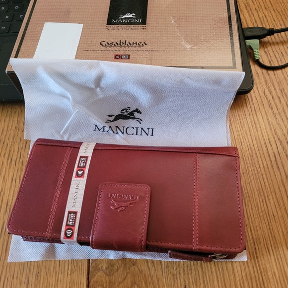 Ladies Leather Wallet - Picture 5 of 9